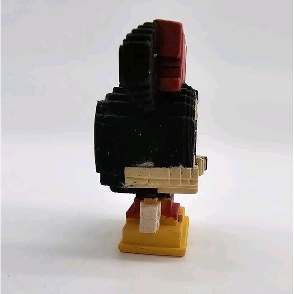 Disney Doorables Pixel Perfect Special Edition 8-bit Minnie Mouse - Picture 3 of 7